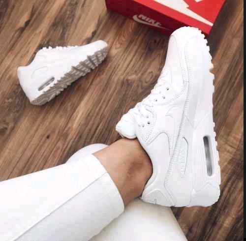 nikee airmax 90 essential triple white