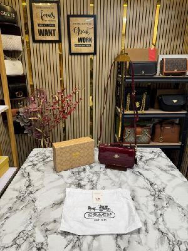 Coac_h Hailey_Bold_Signature_Crossbody_Bag_With_Box_And_Dust_Bag_(8822-Maroon)