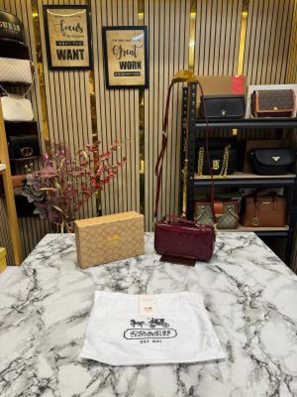 Coac_h Hailey_Bold_Signature_Crossbody_Bag_With_Box_And_Dust_Bag_(8822-Maroon)