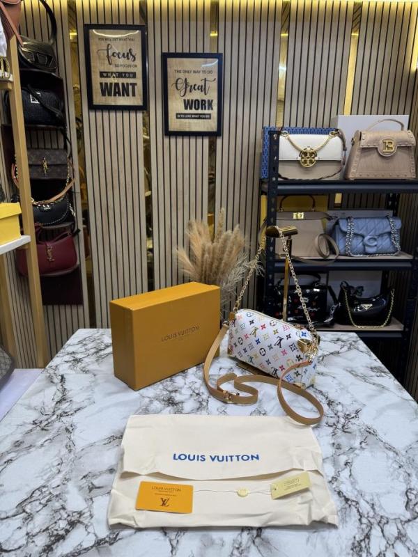 Loui_s Vuitton X Takashi Side Trunk Premium Quality With Box And Dust Bag (13147) (White-Flower)