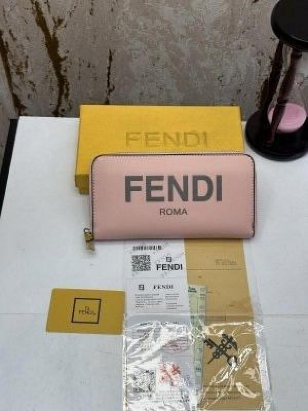 FEND_I PREMIUM WALLET 1017 no on box 5