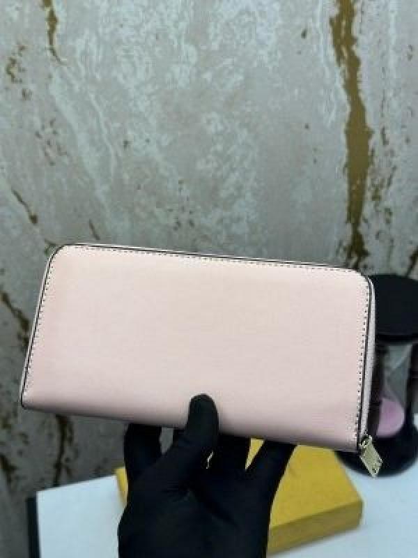 FEND_I PREMIUM WALLET 1017 no on box 5