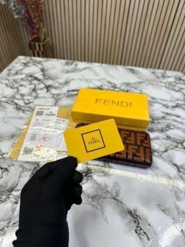 FEND_I PREMIUM WALLET 1017 no on box 3