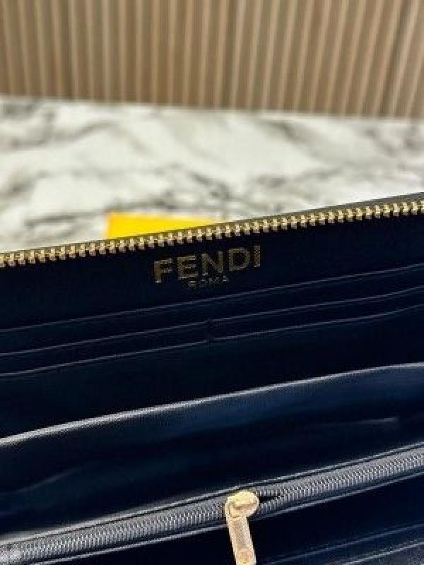 FEND_I PREMIUM WALLET 1017 no on box 3