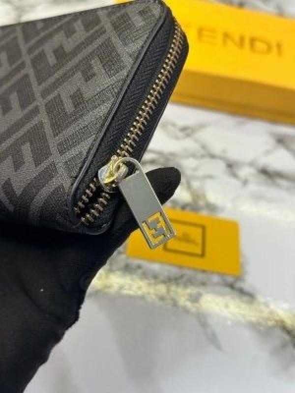 FEND_I PREMIUM WALLET 1017 no on box 3