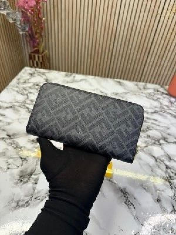 FEND_I PREMIUM WALLET 1017 no on box 3