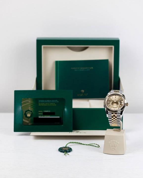 Rolee_x Oyster perpetual Sky Dweller  Z-R Premium