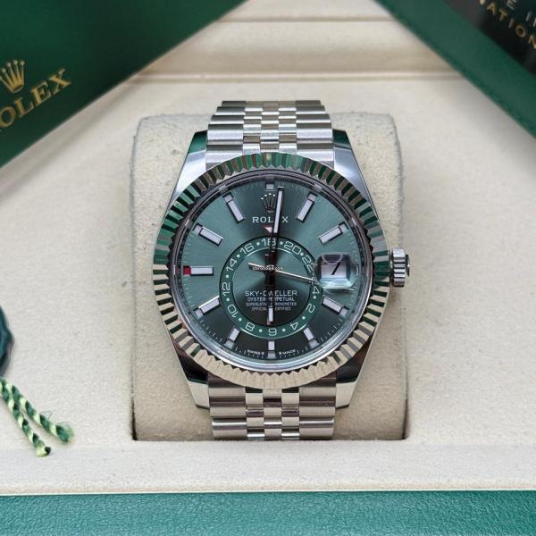 Rolee_x Oyster perpetual Sky Dweller  Z-R Premium