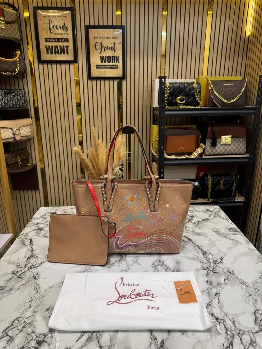 Christia_n Louboutin Cabata Patent Leather Graphic Tote Bag With Pouch & Dust Bag (66375) (Beige)
