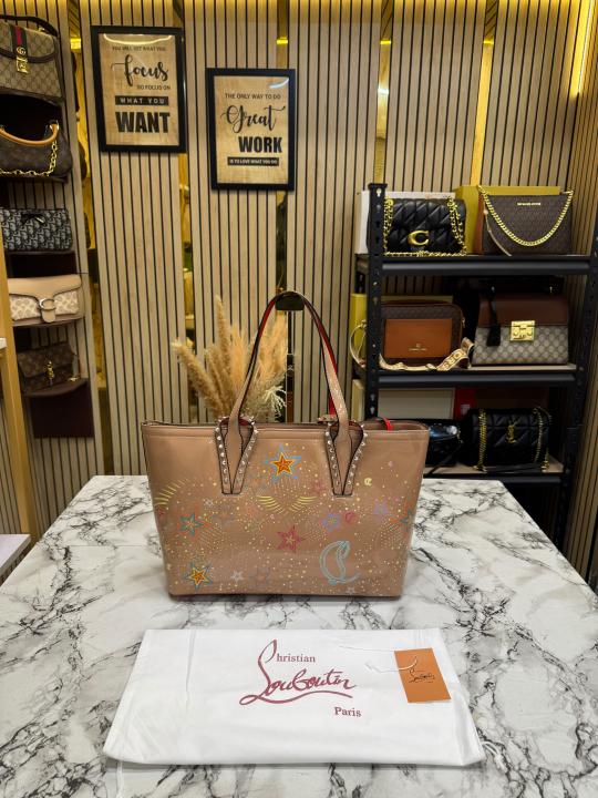 Christia_n Louboutin Cabata Patent Leather Graphic Tote Bag With Pouch & Dust Bag (66375) (Beige)