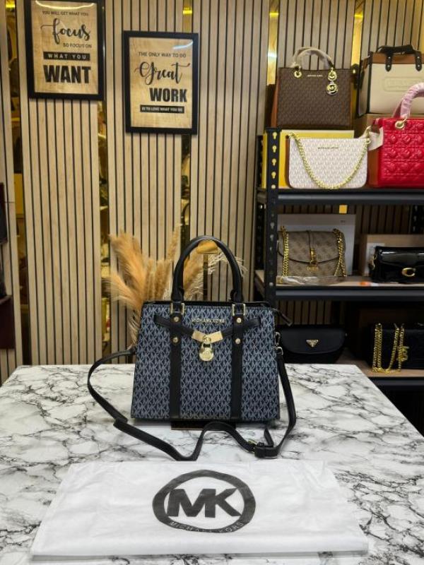 Michael Kor_s Hamilton Premium Quality Handbag With Dust Bag (Black-1688)
