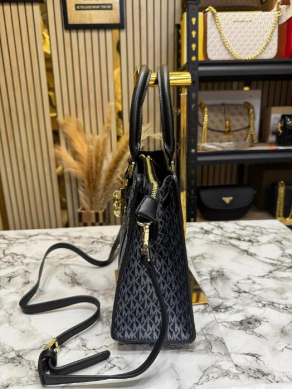 Michael Kor_s Hamilton Premium Quality Handbag With Dust Bag (Black-1688)