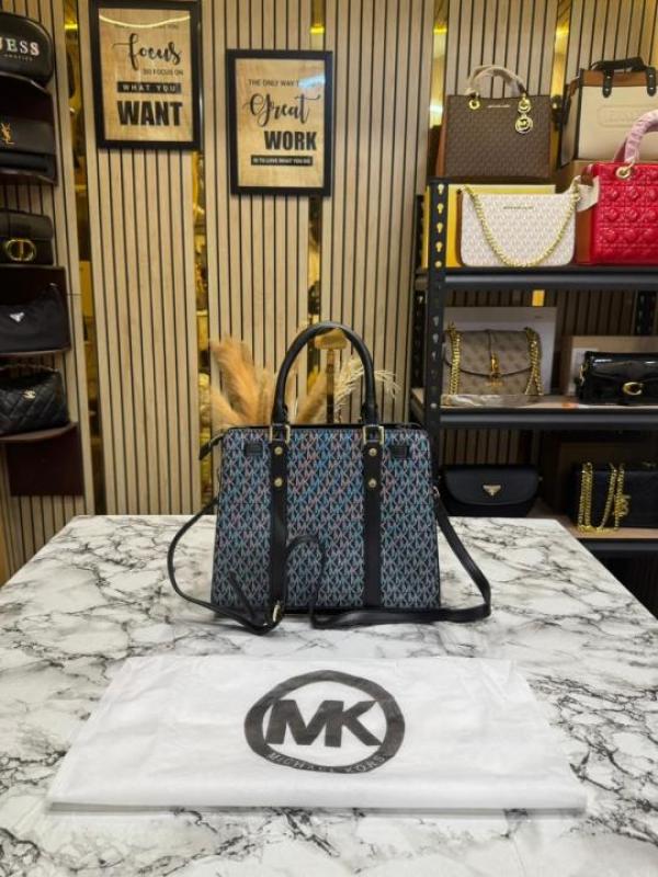 Michael Kor_s Hamilton Premium Quality Handbag With Dust Bag (Black-1688)