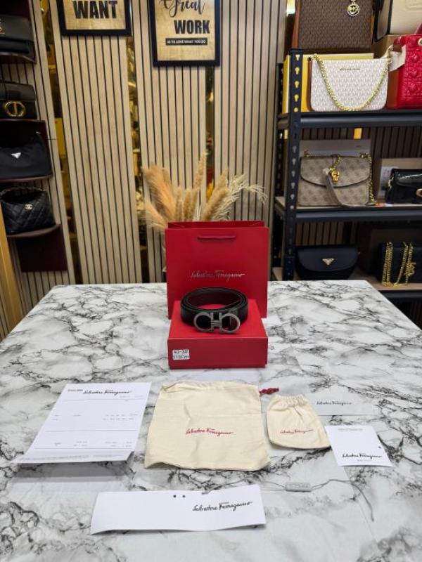 Salvatore Ferragam_o Ribbed Gancini Buckle Leather Belt With Box And Dust Bag Including Carry Bag (40-3)