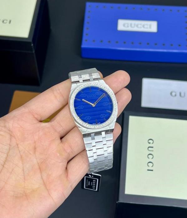 GUCC_I WATCH M-280