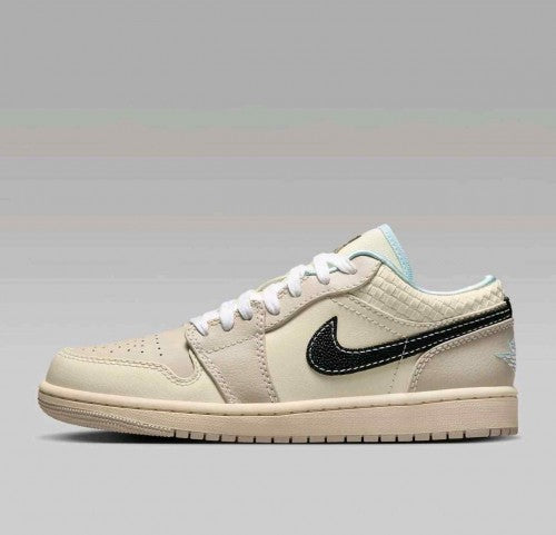 Nikee jordan retro 1low se sanddrift glacier blue