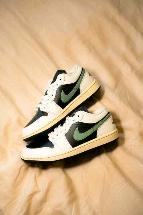 Nikee Air Jordan Retro 1 Low Jade Smoke