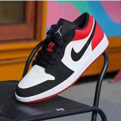 nikee jordan retro 1 low BLACK TOE