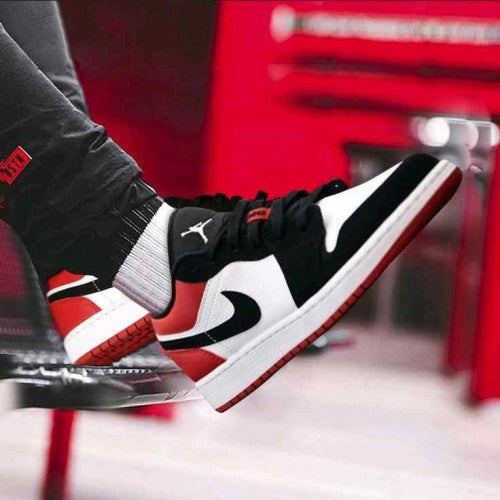 nikee jordan retro 1 low BLACK TOE