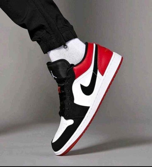 nikee jordan retro 1 low BLACK TOE