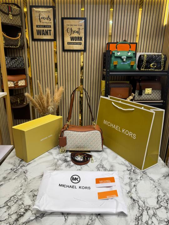 Michael Kor_s Jet Set Medium Camera Crossbody Bag With Box And Dust Bag Including Carry Bag (Beige)