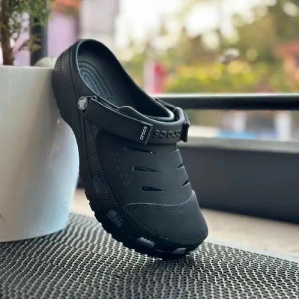 Croc  Yukon Vista Black Clog 652