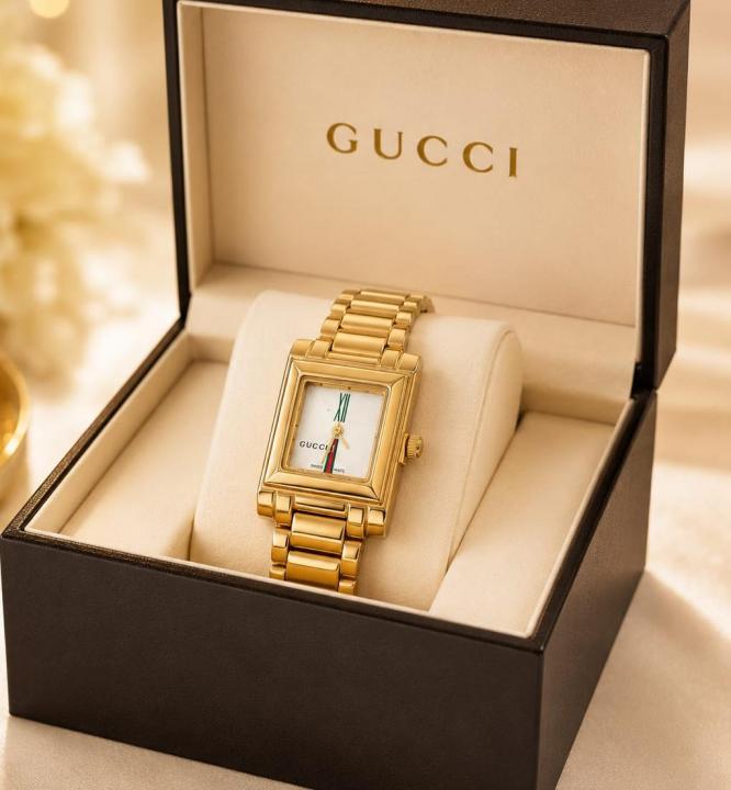 GucciWomen Square G Frame Gold White
