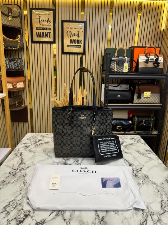 Coac_h City Tote Signature Canvas Tote Bag Including Pouch And Dust Bag (Black) (8020)