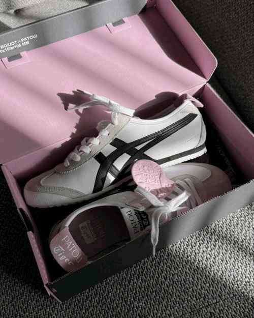 Patou X Onitsukaa Tiger Mexico 66 WHITEBLACK for her