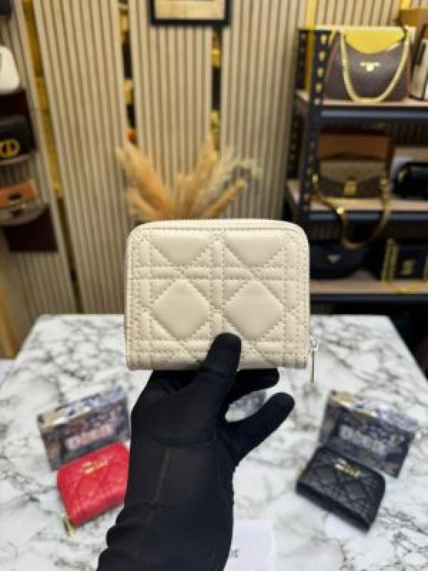 DIO_R CANNAGE QUILTED ZIPPER WALLET INCLUDES BOX AND DUST BAG (DXD001-BEIGE)