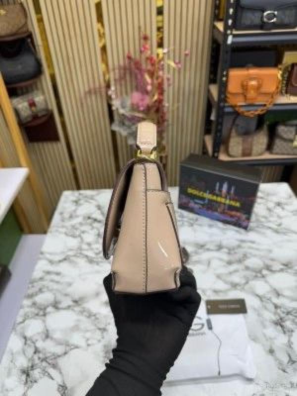 dolc_e gabban lacquered bag mini DG Logo (Cream)