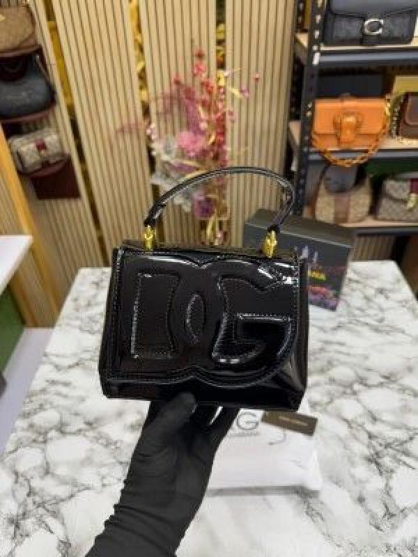 Dolc_e_&_gabbana_lacquered_bag_mini_dg logo_(black)