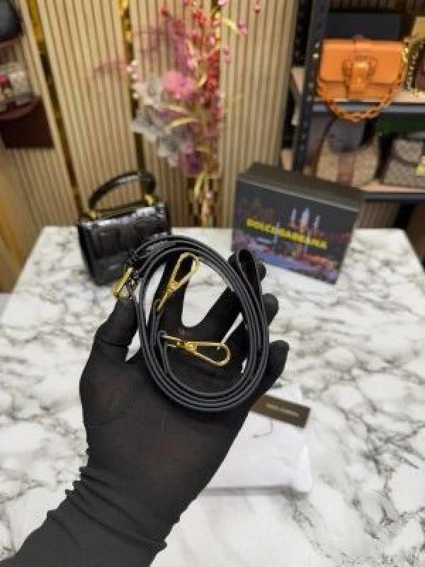 Dolc_e_&_gabbana_lacquered_bag_mini_dg logo_(black)