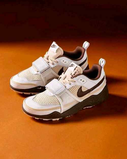 Nikee x Travis Scott Zoom Field Jaxx Light Chocolate