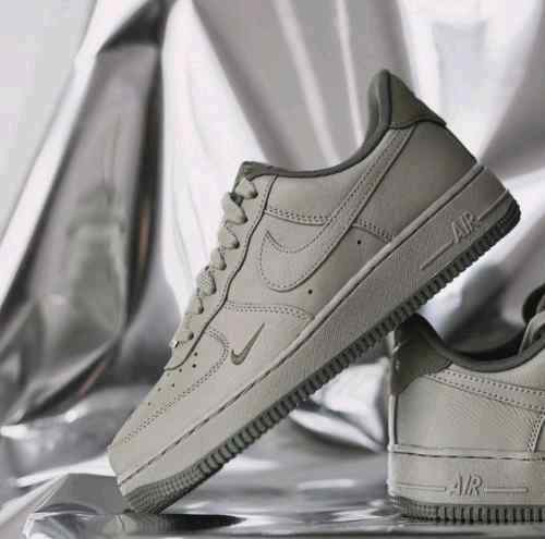 Nikee Airforce 1 low light army