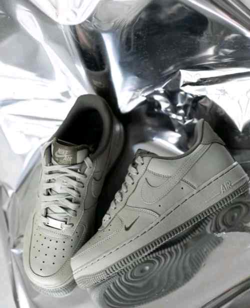 Nikee Airforce 1 low light army