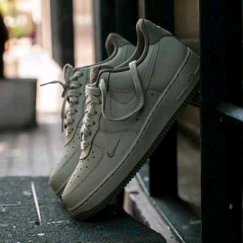 Nikee Airforce 1 low light army