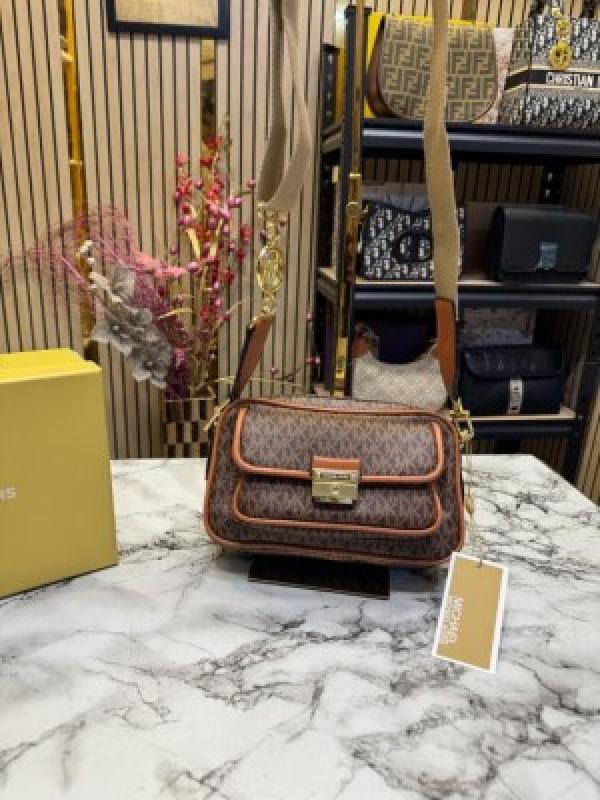 Michael Kor_s bradshaw brown monogram camera bag with og box and dust bag (V-60041)