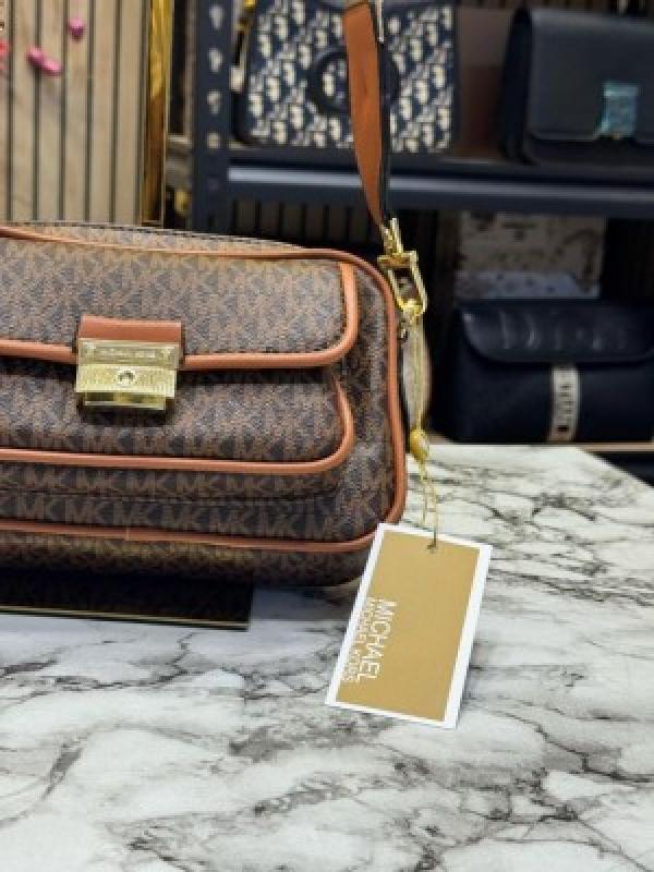 Michael Kor_s bradshaw brown monogram camera bag with og box and dust bag (V-60041)