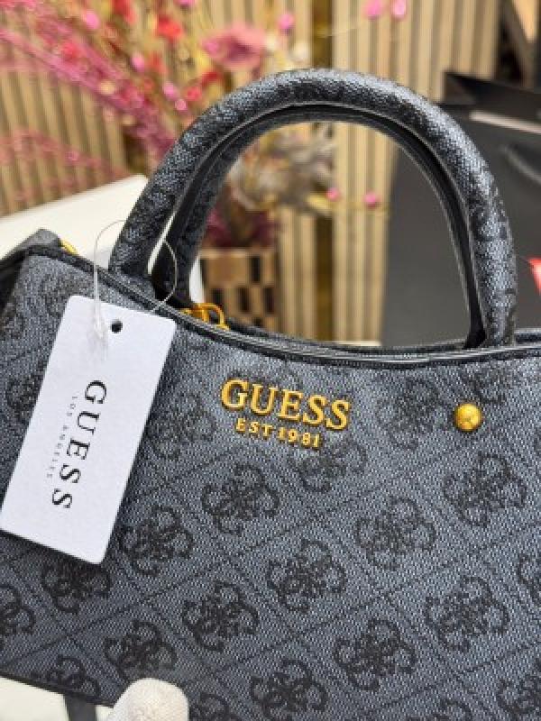 Guess Manhattan Shoulder Bag With Box And Dust Bag Including CarryBag (V2) (black)