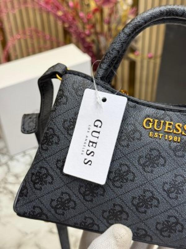 Guess Manhattan Shoulder Bag With Box And Dust Bag Including CarryBag (V2) (black)