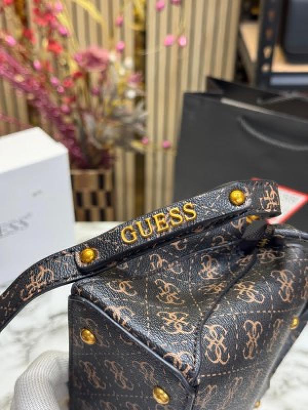 Guess Manhattan Shoulder Bag With Box And Dust Bag Including CarryBag (V2) (brown)