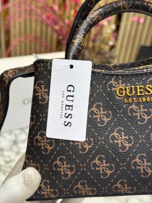 Guess Manhattan Shoulder Bag With Box And Dust Bag Including CarryBag (V2) (brown)