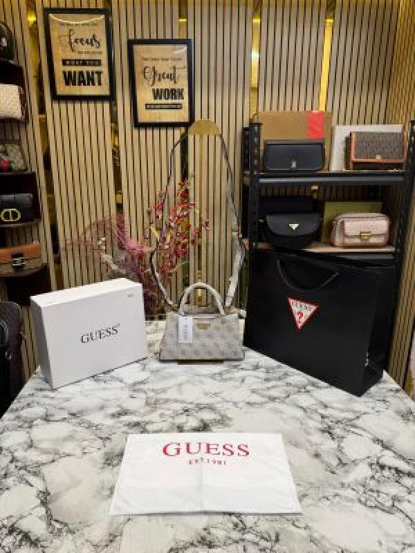 Guess Manhattan Shoulder Bag With Box And Dust Bag Including CarryBag (V2) (Beige white)