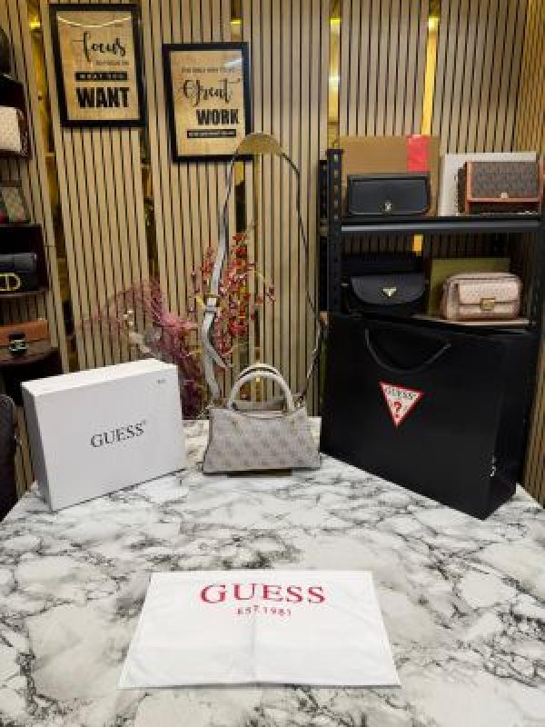 Guess Manhattan Shoulder Bag With Box And Dust Bag Including CarryBag (V2) (Beige white)