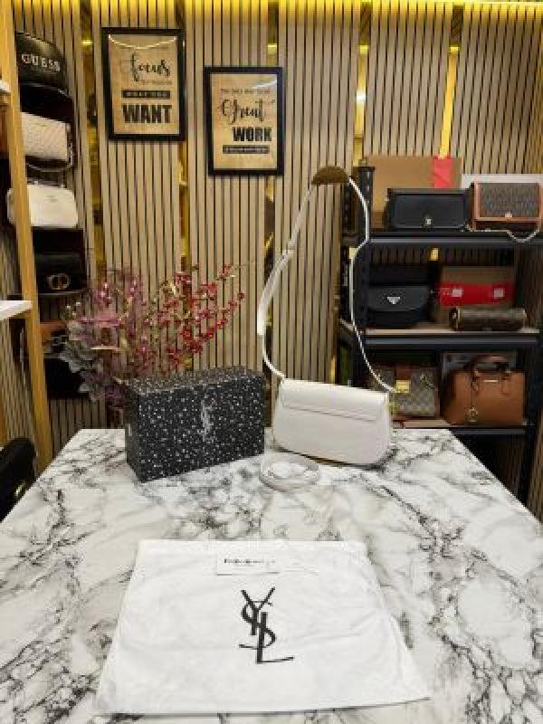 (Ysl) Yves Saint Laurent Le Hobo Shoulder Bag With Box And Dust Bag (V-2428-1) (White)