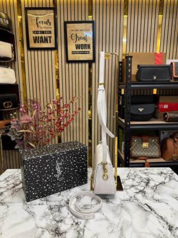 (Ysl) Yves Saint Laurent Le Hobo Shoulder Bag With Box And Dust Bag (V-2428-1) (White)