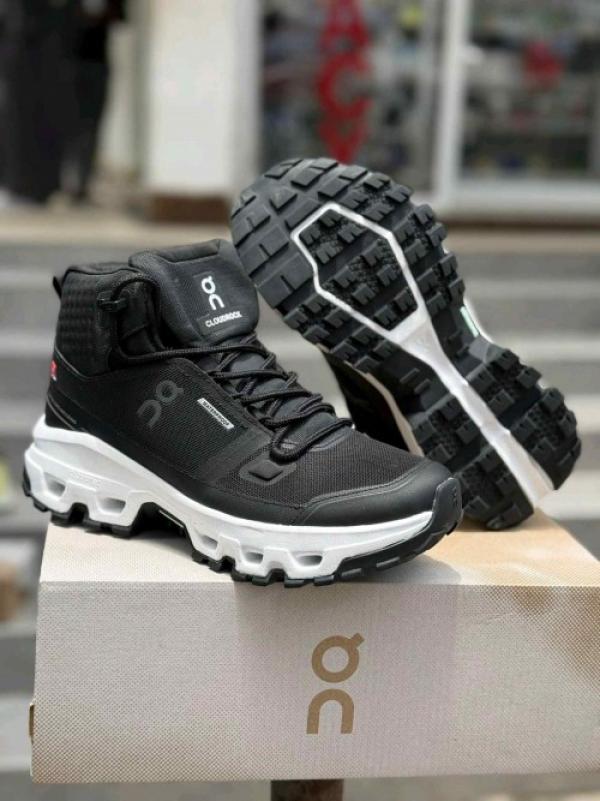 On Cloudrock 2 Mid Hiking Boot black white 656