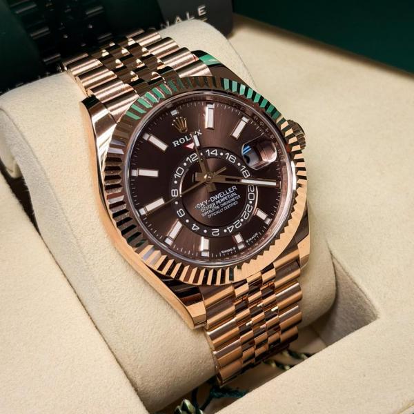 Role ex  oyster perpetual Sky Dweller rose rose 107.