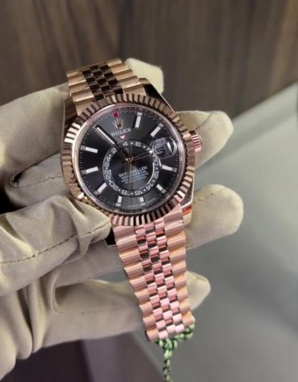Role ex oyster perpetual Sky Dweller automatic rose black 106